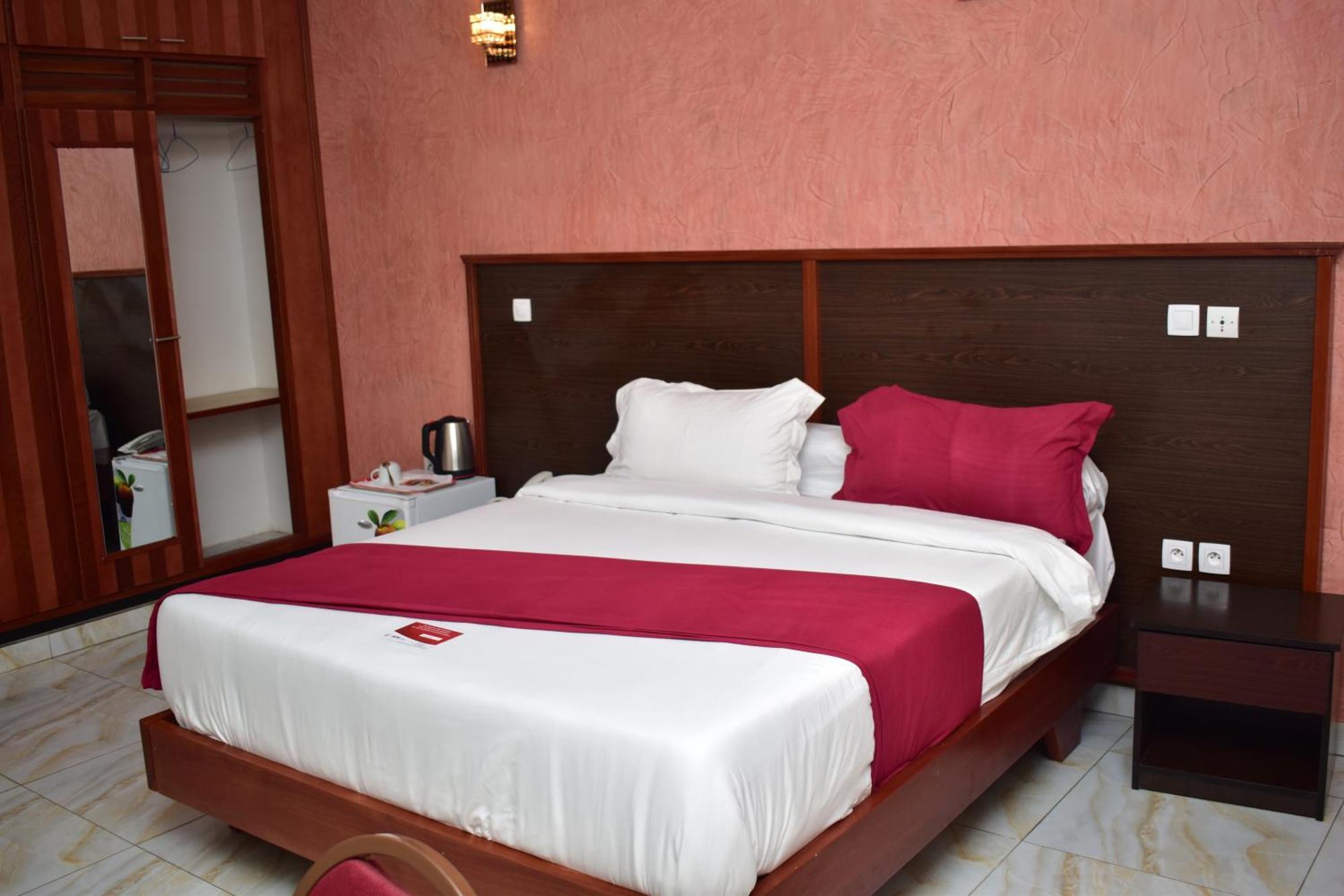 Safyad Hotel Yaounde Exterior photo