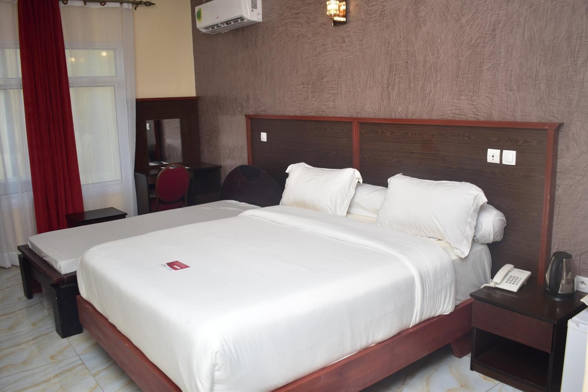 Safyad Hotel Yaounde Exterior photo