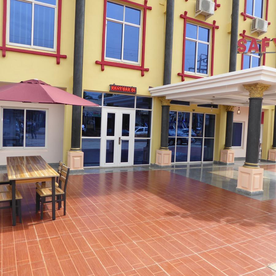 Safyad Hotel Yaounde Exterior photo